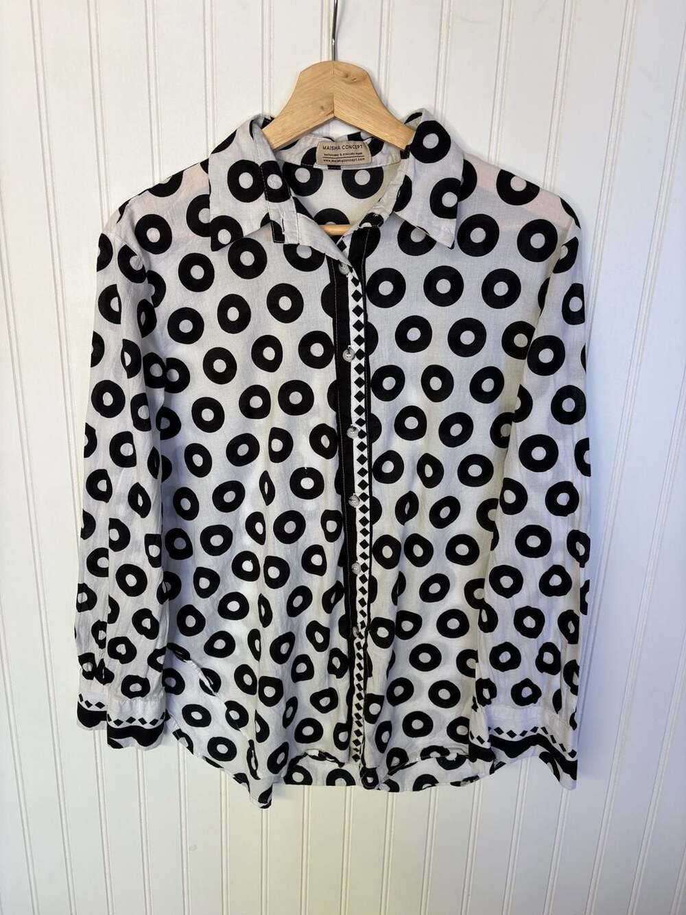 Sustainable Organic Cotton Maisha Concept Black White REBORN | MAGIC SHIRT
